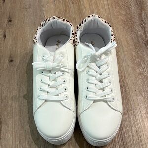 Size 10 Women’s Boutique Sneakers